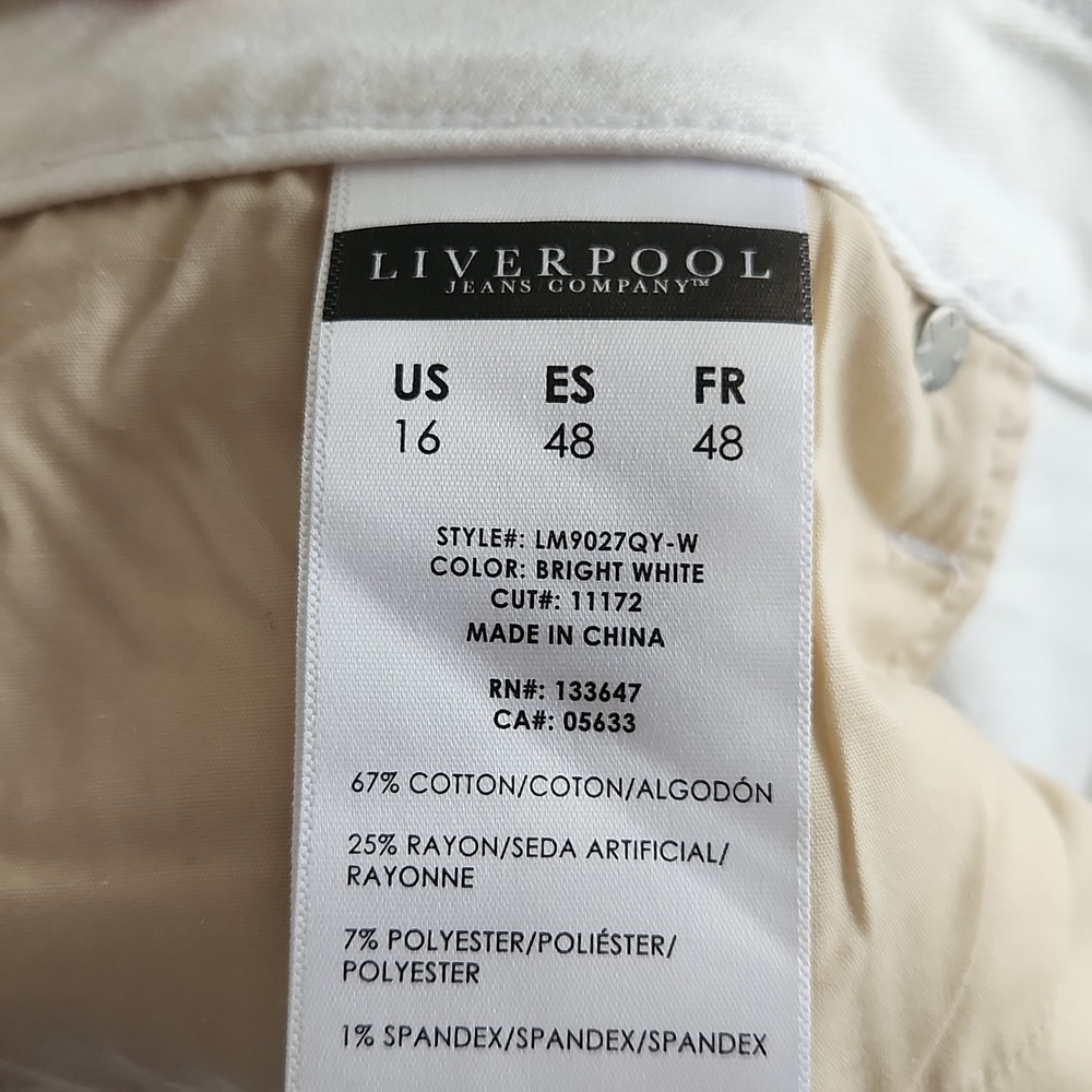 Liverpool White 7" Bermudas Short - Women's Casual Shorts - Picture 5 of 5